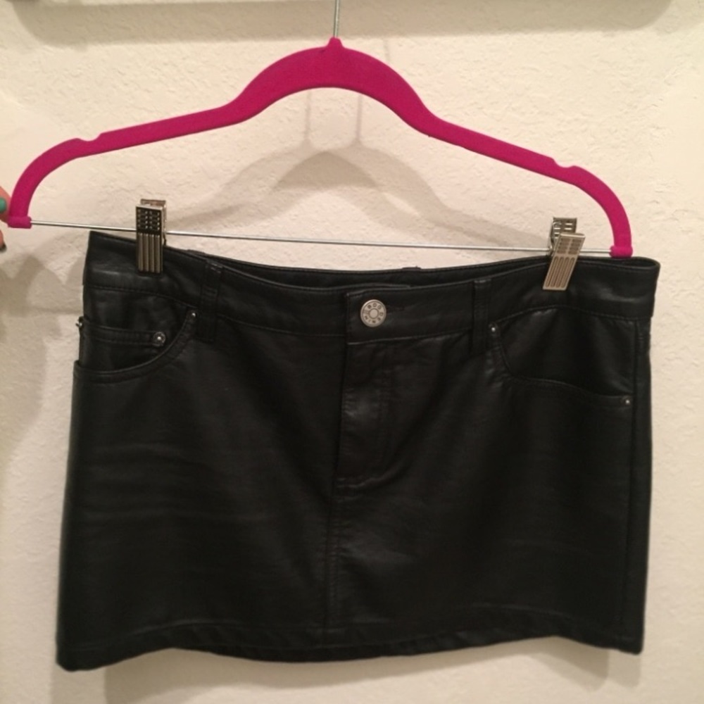 Black “leather” skirt M/L